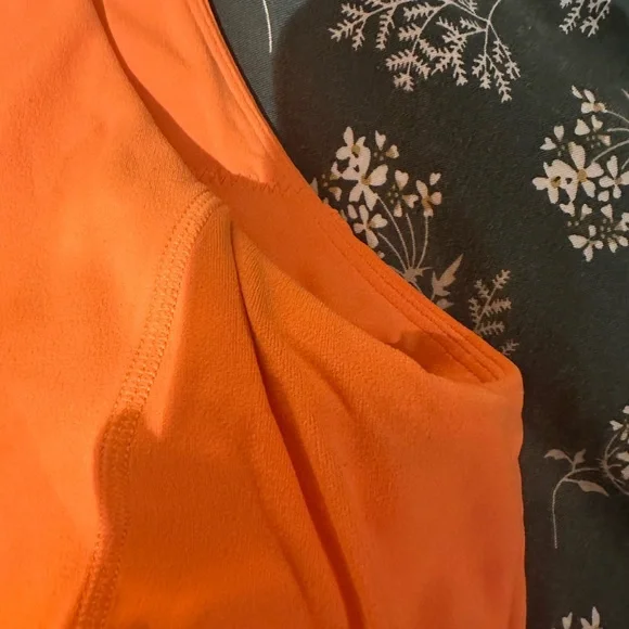 Lululemon Tank Size 10 - Picture 3 of 3